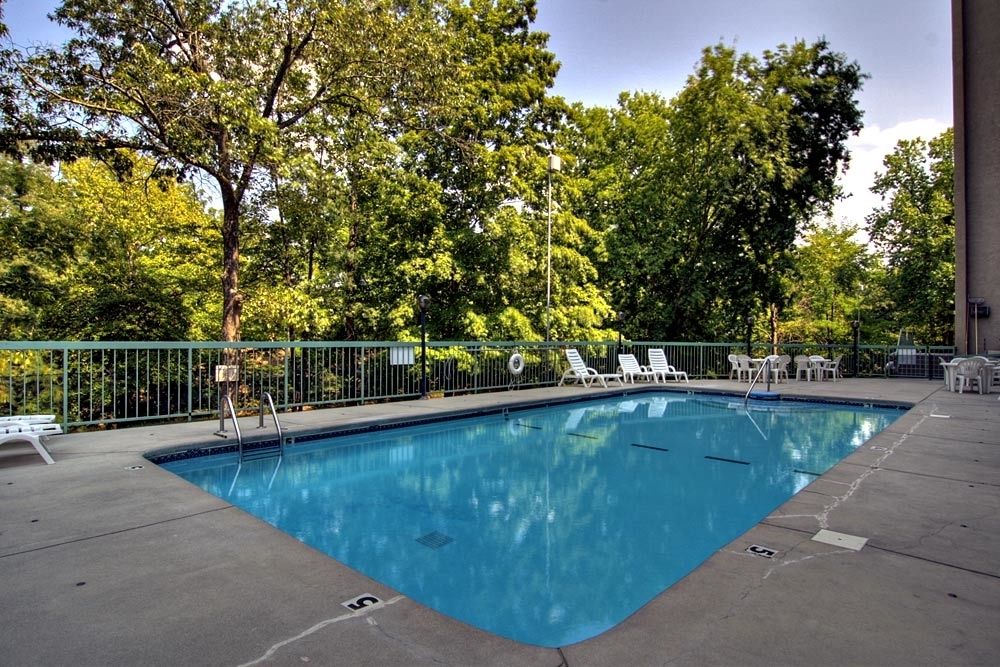 River Place 209 1br *