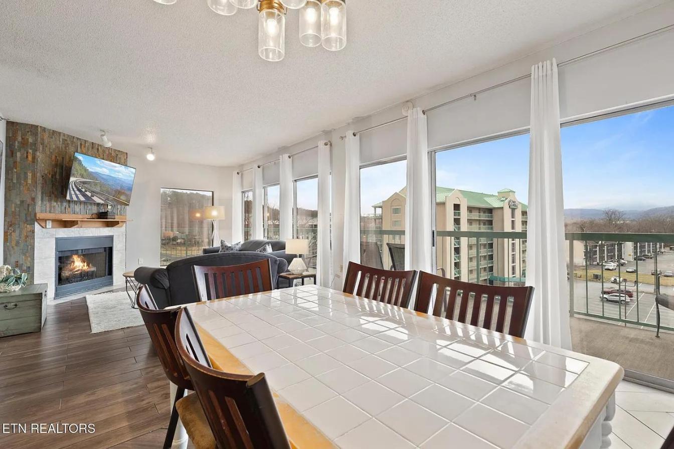 River Place 209 1br *