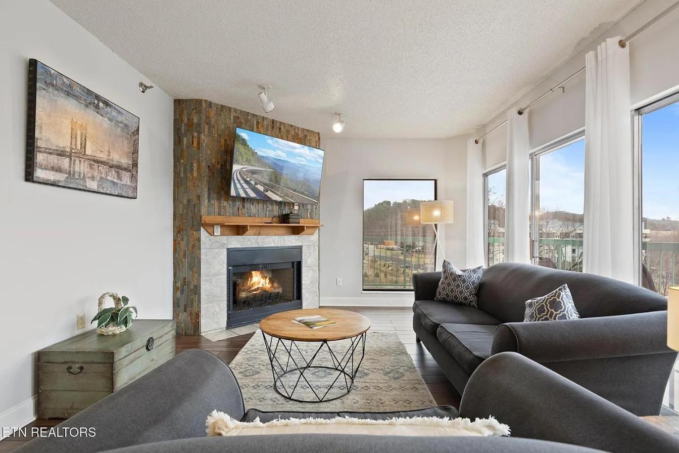 River Place 209 1br